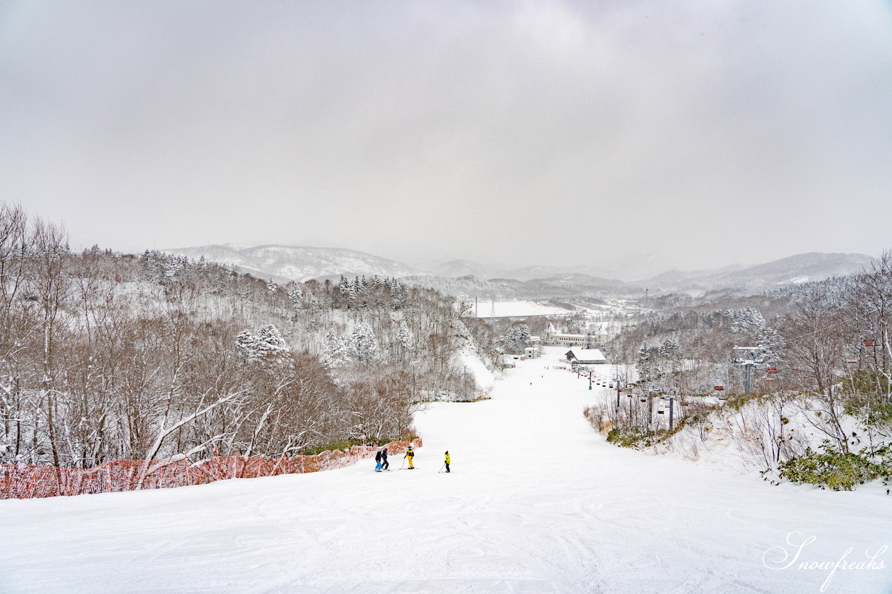 2021年元旦。新しい年の始まりは、道南一の雪質を誇る『今金町ピリカスキー場』から。地元・今金町出身の同級生スキーヤーの皆さんとフォトセッション!(^^)!